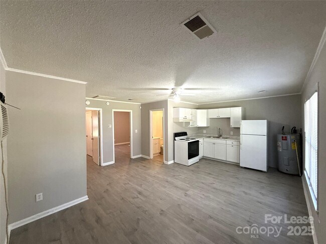 609 W Davidson Ave in Gastonia, NC - Building Photo - Building Photo