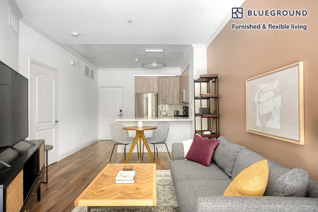 5710 Crescent Park E in Los Angeles, CA - Building Photo - Building Photo