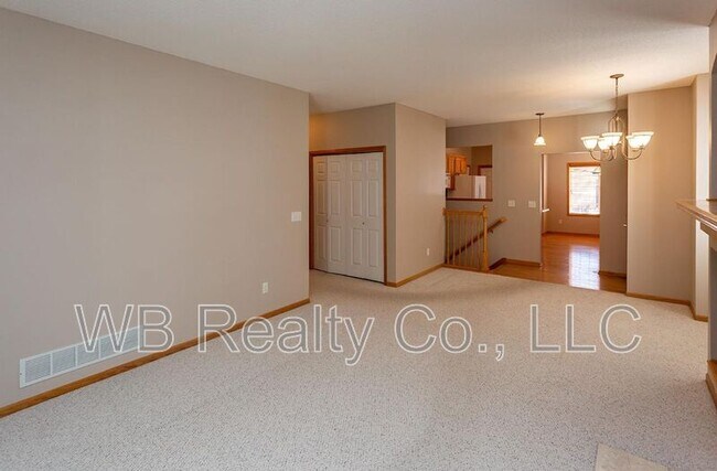 7725 Wistful Vista Dr in West Des Moines, IA - Building Photo - Building Photo