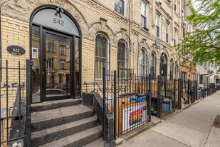 842 Hart St in Brooklyn, NY - Building Photo