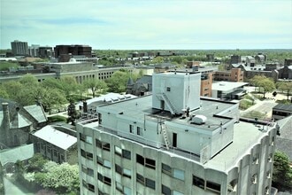 555 E William St, Unit 14B in Ann Arbor, MI - Building Photo - Building Photo