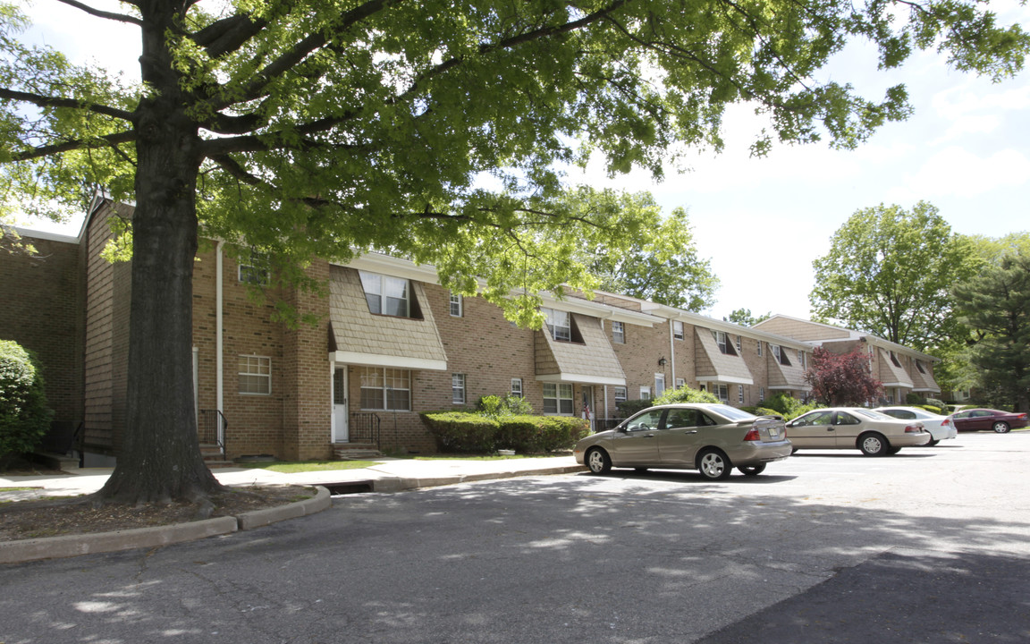 Summerhill Village Condominiums in East Brunswick, NJ - Building Photo