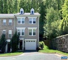 317 Poplar Glen Ct in Charlottesville, VA - Building Photo