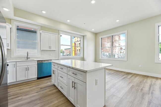 611 Communipaw Ave in Jersey City, NJ - Building Photo - Building Photo