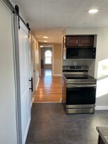 24 Crown St, Unit 3 in Worcester, MA - Building Photo