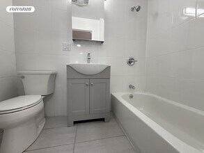 486 E 74th St in New York, NY - Building Photo - Building Photo