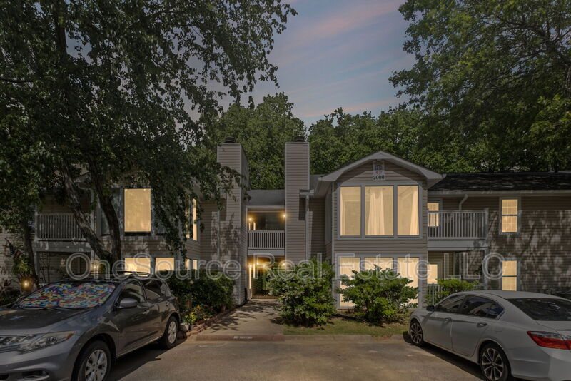 2005 Augusta Dr in Marietta, GA - Building Photo