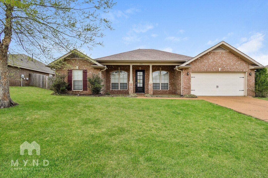 7683 Brierfield Dr E in Southaven, MS - Building Photo