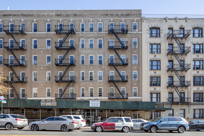 676 Saint Nicholas Ave in New York, NY - Foto de edificio - Building Photo