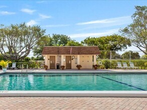 6200 NW 2nd Ave in Boca Raton, FL - Foto de edificio - Building Photo