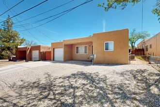 1304 Columbia Dr SE in Albuquerque, NM - Building Photo - Building Photo