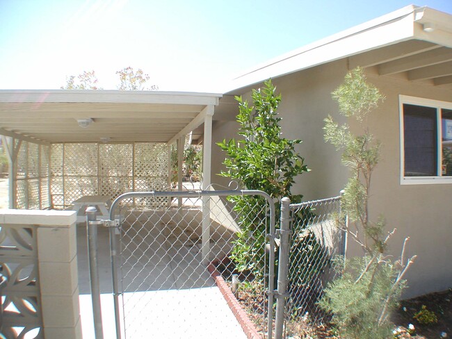 72461 Sunnyvale Dr in Twentynine Palms, CA - Foto de edificio - Building Photo