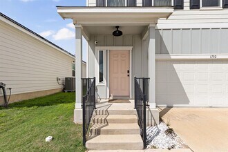6702 Routenburn St in Austin, TX - Building Photo - Building Photo