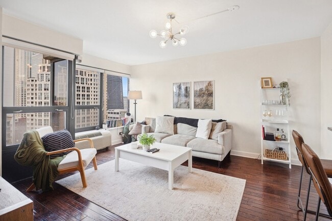 30 E Huron St, Unit 2808 in Chicago, IL - Building Photo - Building Photo