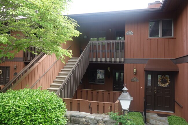 120 Bent Tree Dr in Laurel Park, NC - Building Photo - Building Photo