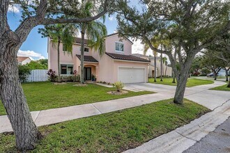 925 Briar Ridge Rd in Weston, FL - Building Photo - Building Photo