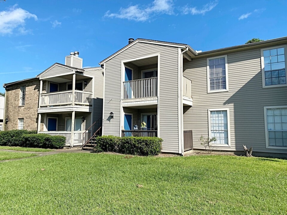 8412 Glen Meadow Ln in Beaumont, TX - Building Photo