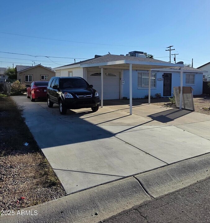 11329 W Duluth Ave in Youngtown, AZ - Building Photo