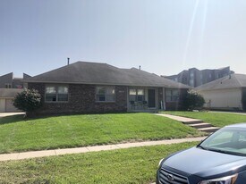 2302 Prairie View East in Ames, IA - Building Photo