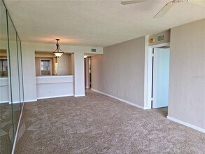 5801 Bahia Del Mar Cir N in St. Petersburg, FL - Building Photo - Building Photo