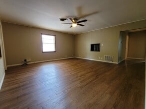 703 Booker St, Unit 705 in Brownwood, TX - Building Photo - Building Photo