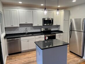 2022 Northwest Blvd, Unit D in Columbus, OH - Building Photo - Building Photo