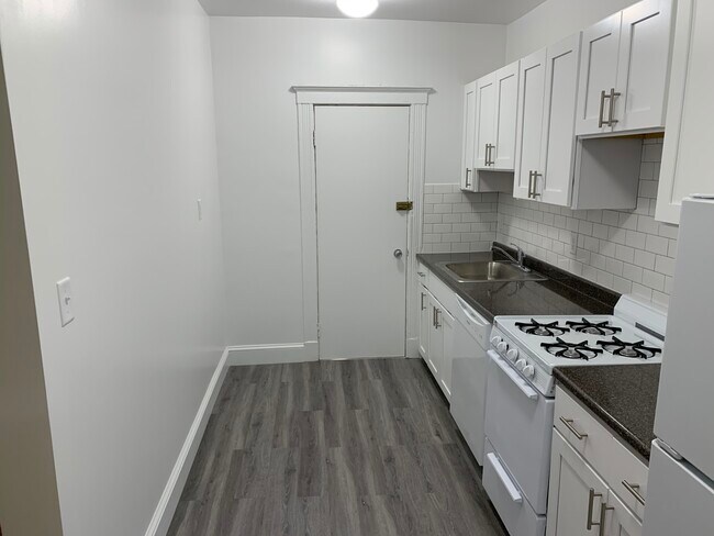 4 Vinal St, Unit 8 in Boston, MA - Foto de edificio - Building Photo