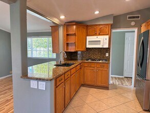 909 S Elliott Pl in Santa Ana, CA - Building Photo - Building Photo