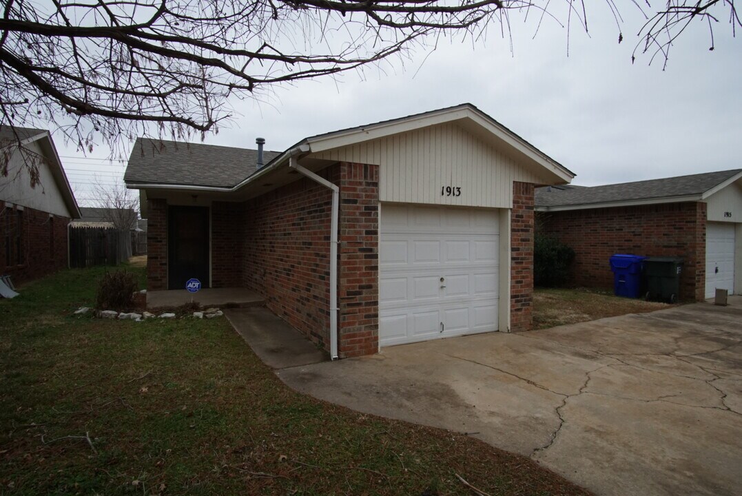 1913 23rd Ave SE in Norman, OK - Building Photo