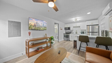 1007 E Comanche Ave in Tampa, FL - Foto de edificio - Building Photo