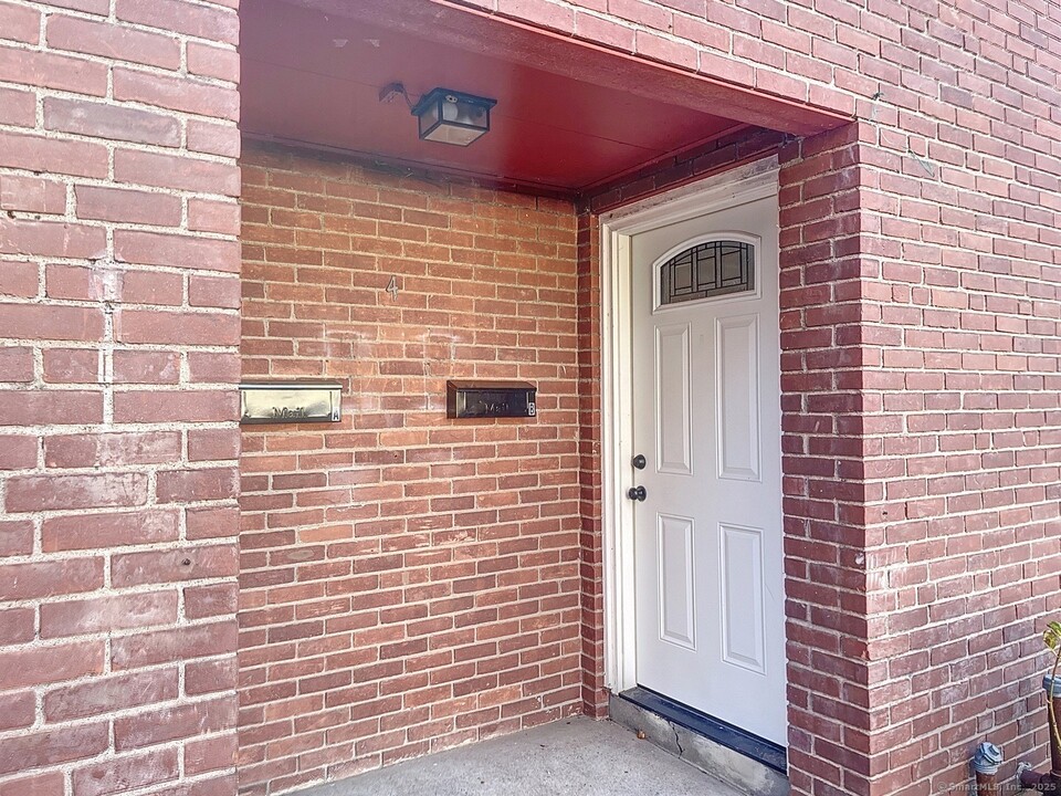 4 Marlon Pl in Cromwell, CT - Foto de edificio