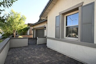 340 Cadence Vista Dr in Henderson, NV - Building Photo - Building Photo