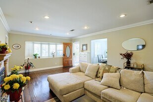 313 E 11th St in Azusa, CA - Building Photo
