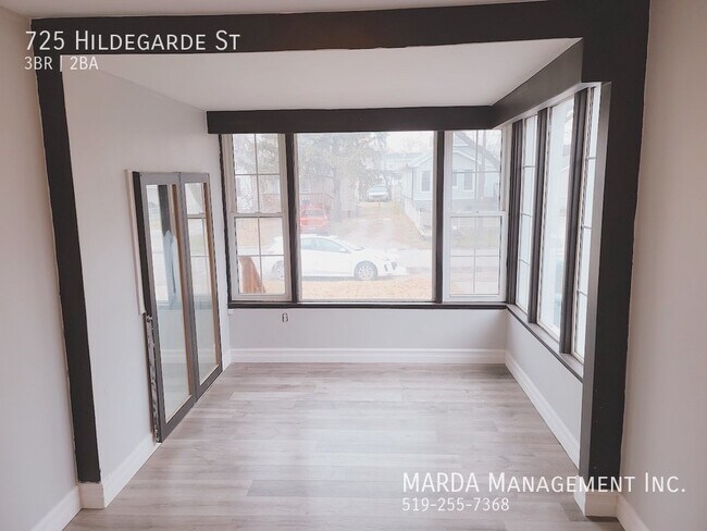 725 Hildegarde St in Windsor, ON - Building Photo - Building Photo