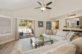 8700 E Mountain View Rd in Scottsdale, AZ - Foto de edificio - Building Photo