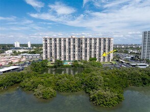 7050 Sunset Dr S in South Pasadena, FL - Building Photo - Building Photo