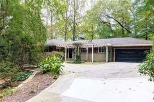 3943 Lake Forrest Dr NE in Atlanta, GA - Building Photo