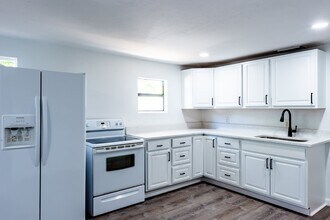 3402 W Van Buren Dr in Tampa, FL - Building Photo - Building Photo