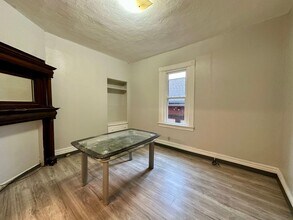 1017 Emporia St in Pittsburgh, PA - Foto de edificio - Building Photo