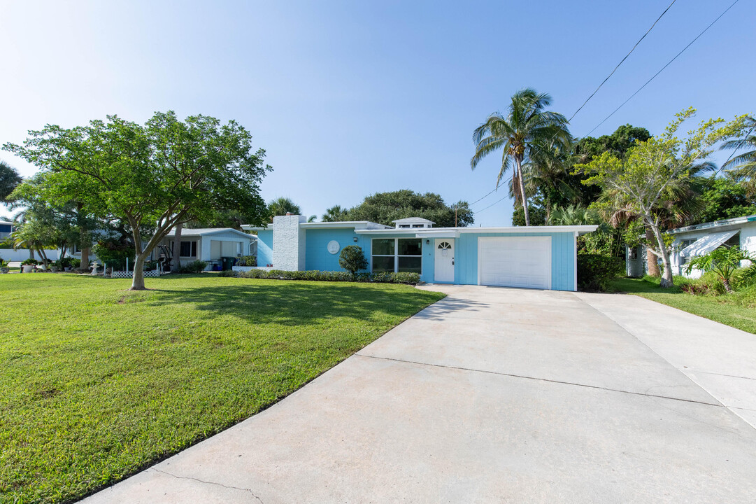 1919 Mimosa Ave in Fort Pierce, FL - Foto de edificio