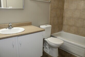 Pisces Manor in Saskatoon, SK - Building Photo - Building Photo