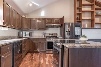 242 W Lake Sammamish Pkwy SE in Bellevue, WA - Building Photo - Building Photo