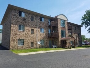 22137 Huron River Dr, Unit 1 in Rockwood, MI - Building Photo - Building Photo