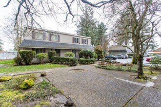 Market Street Apts. Beautiful 2x1.5 unit! in Portland, OR - Building Photo - Building Photo