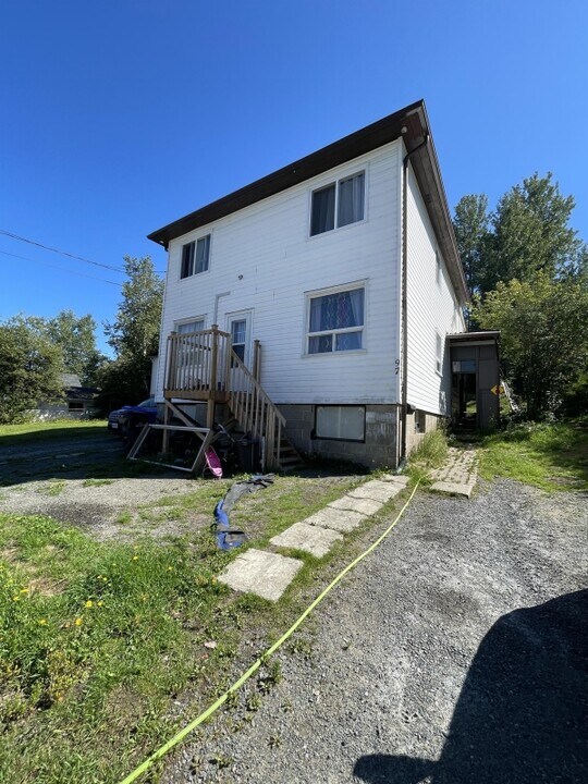 97 Federal St in Kirkland Lake, ON - Building Photo