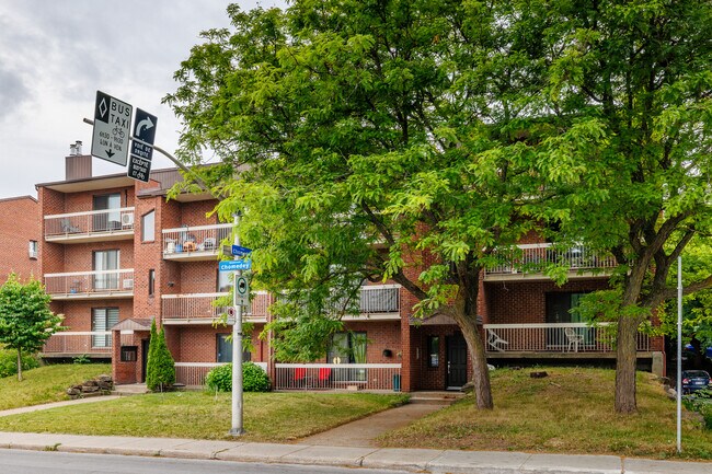 640 Chomedey Boul in Laval, QC - Building Photo - Building Photo