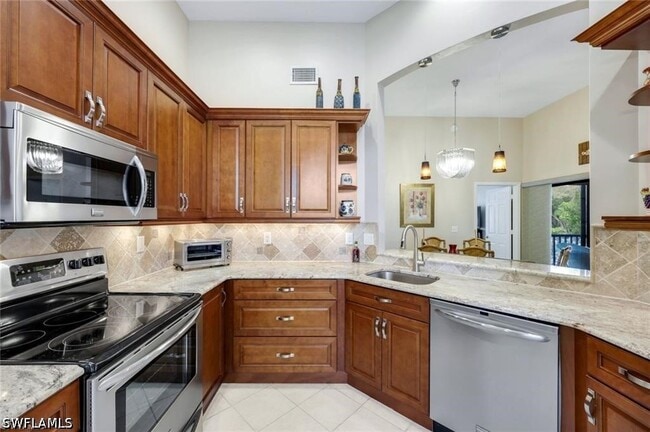 6555 Valen Way in Naples, FL - Building Photo - Building Photo