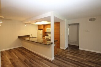 5999 Rancho Mission Rd in San Diego, CA - Building Photo - Building Photo