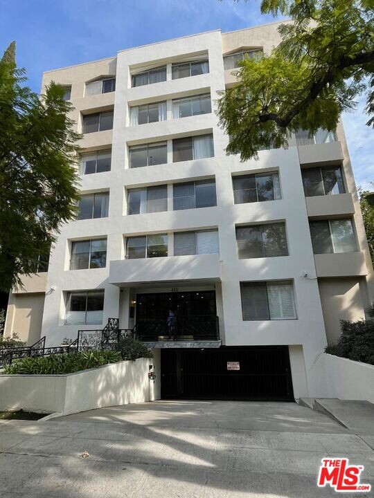 412 N Palm Dr in Beverly Hills, CA - Building Photo