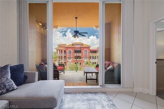 410 Bayfront Pl in Naples, FL - Building Photo - Building Photo